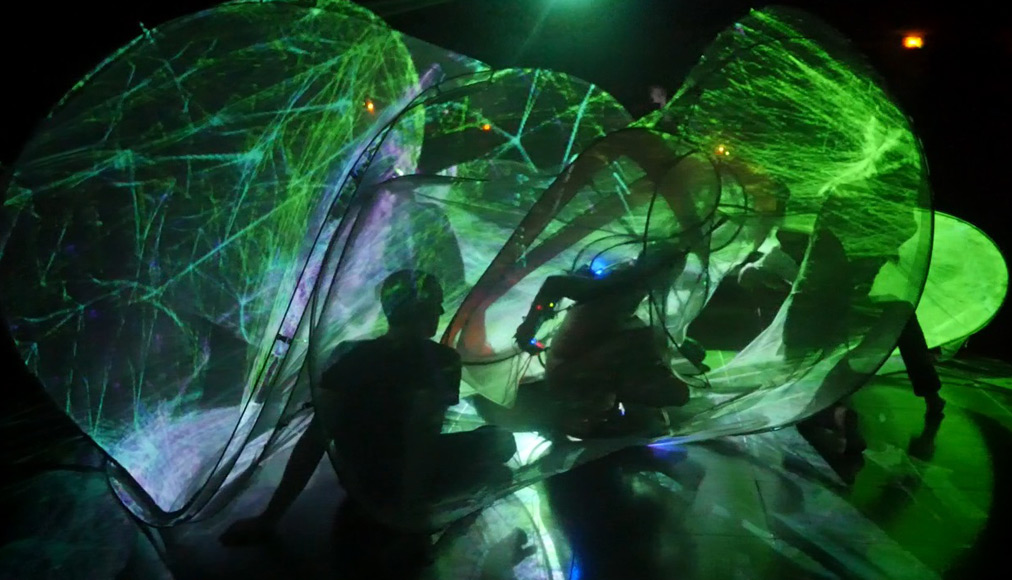 Rebel Machines / Subversive Bodies - installazione audio/video e performance di Jaime Del Val